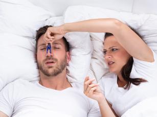 7 saveta kako da spavate pored nekoga ko hrče
