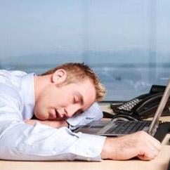 Spavanje na poslu Vas čini produktivnijim?